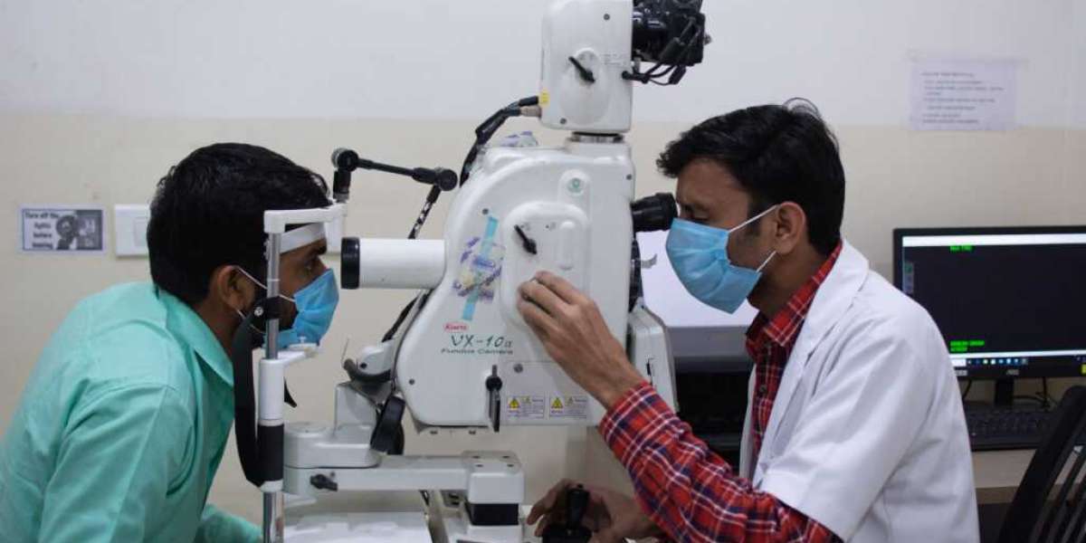 Navigating Clear Vision: Finding the Best Eye Specialist in Noida
