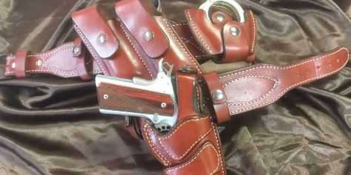 Handmade vs. Mass-Produced: Why Custom Leather Knife Sheaths Stand Out